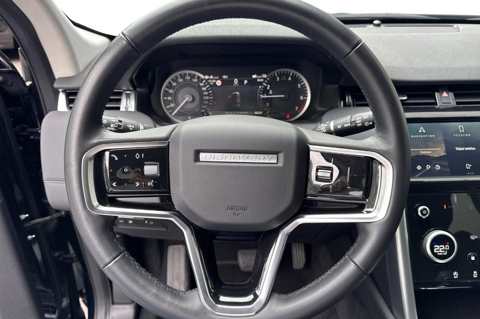 Blå Land Rover Discovery Sport fra 2023