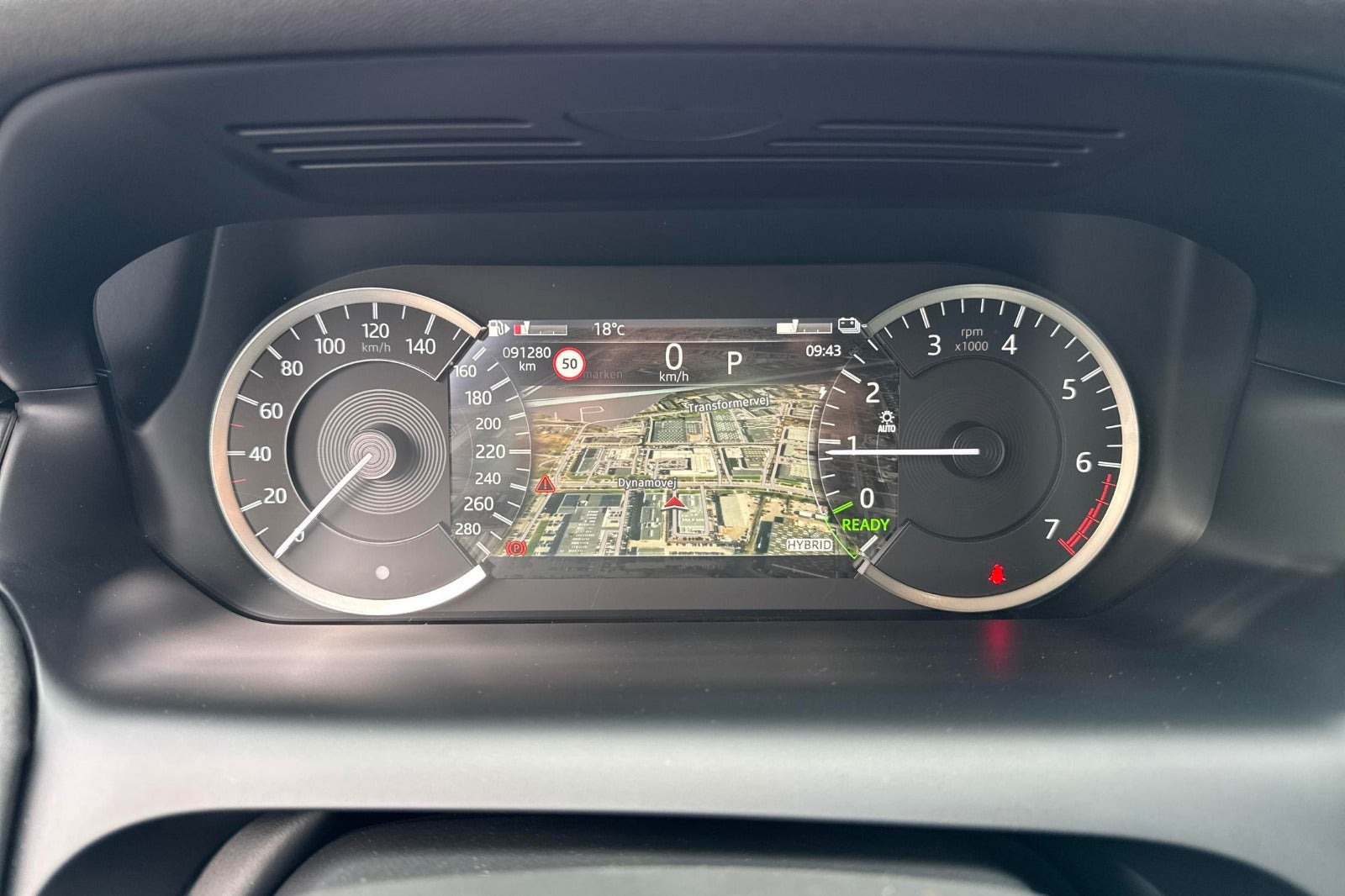 Blå Land Rover Discovery Sport fra 2023