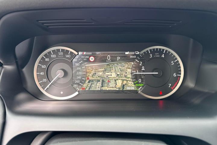 Blå Land Rover Discovery Sport fra 2023