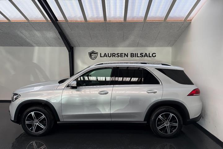 Sølv Mercedes GLE350 d fra 2020