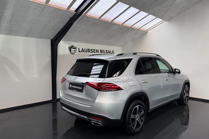 Sølv Mercedes GLE350 d fra 2020