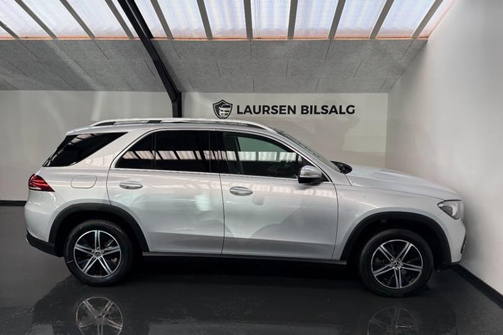 Sølv Mercedes GLE350 d fra 2020