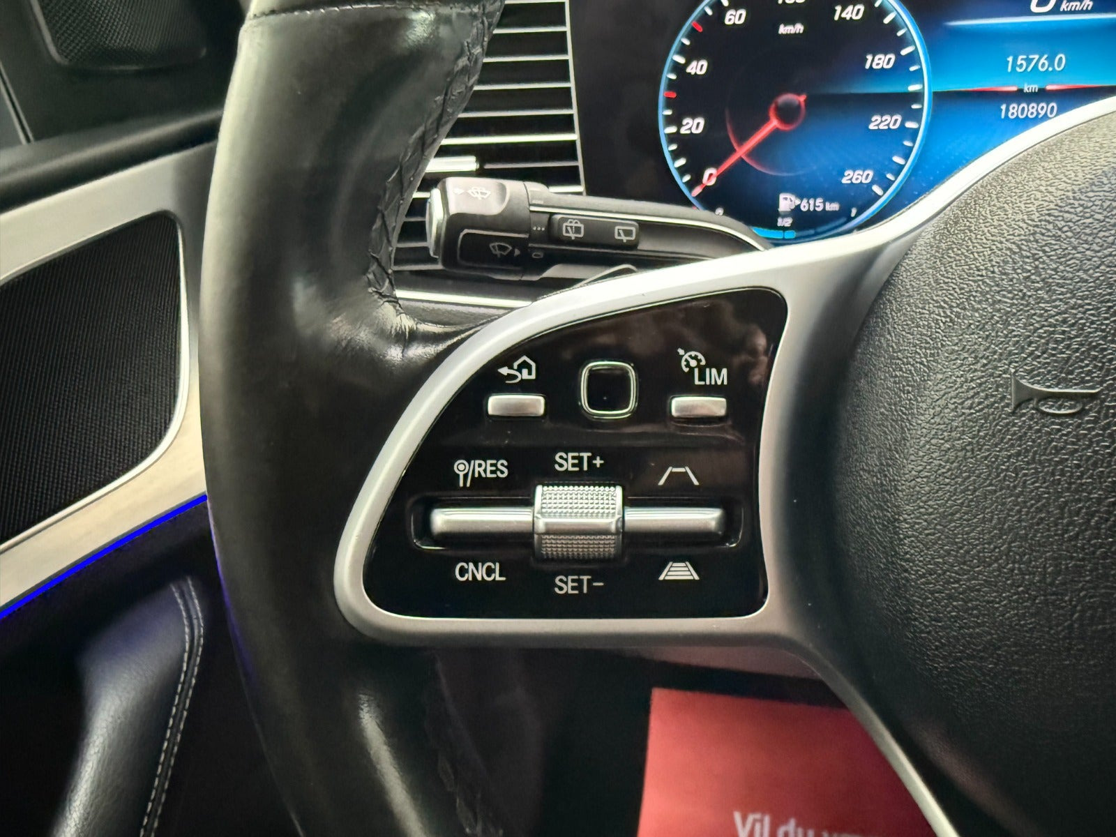 Sølv Mercedes GLE350 d fra 2020