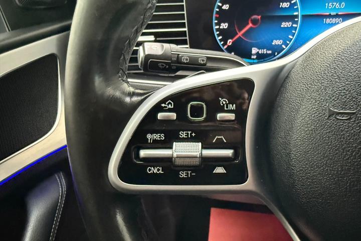 Sølv Mercedes GLE350 d fra 2020
