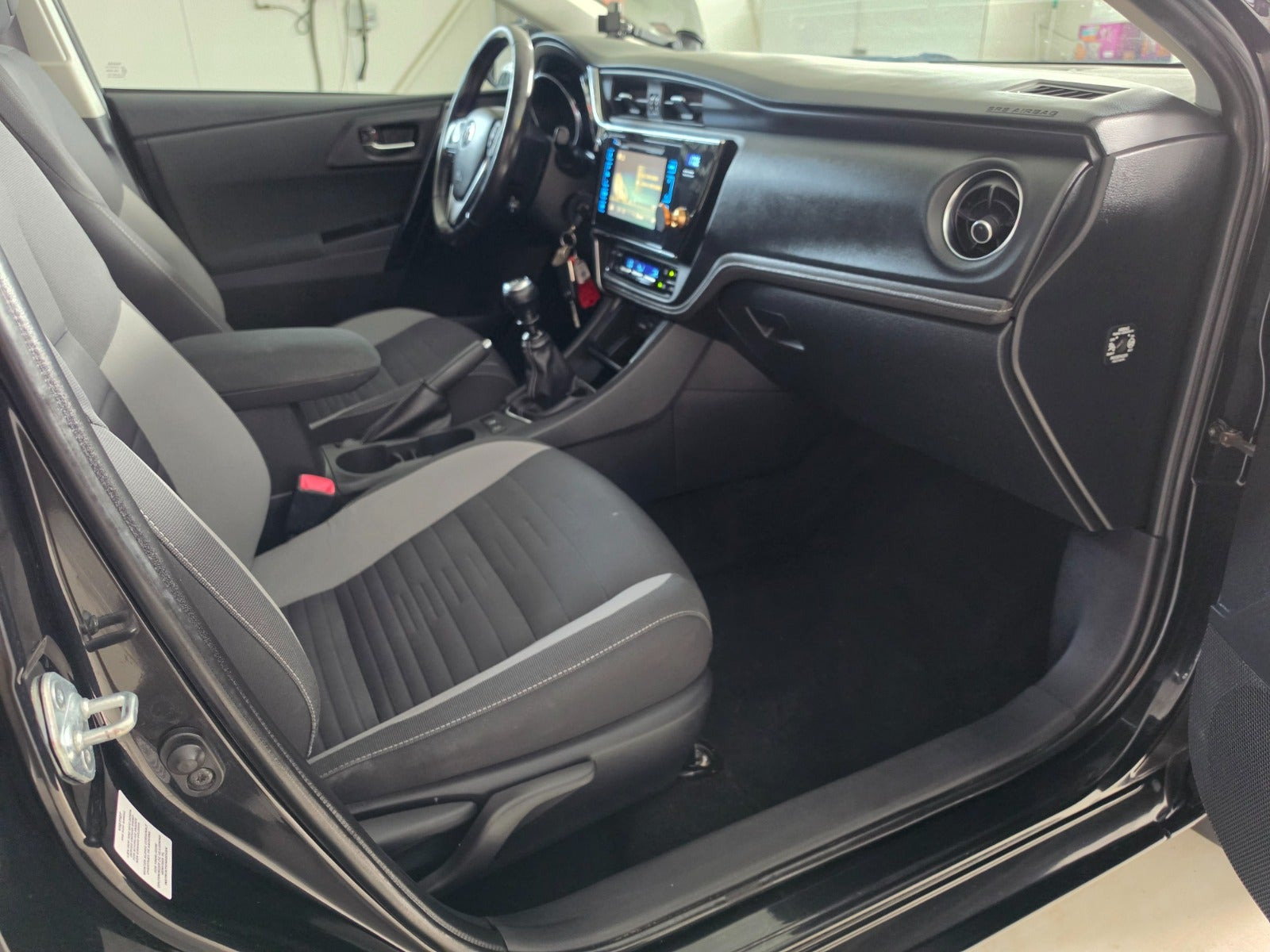Sort Toyota Auris fra 2015