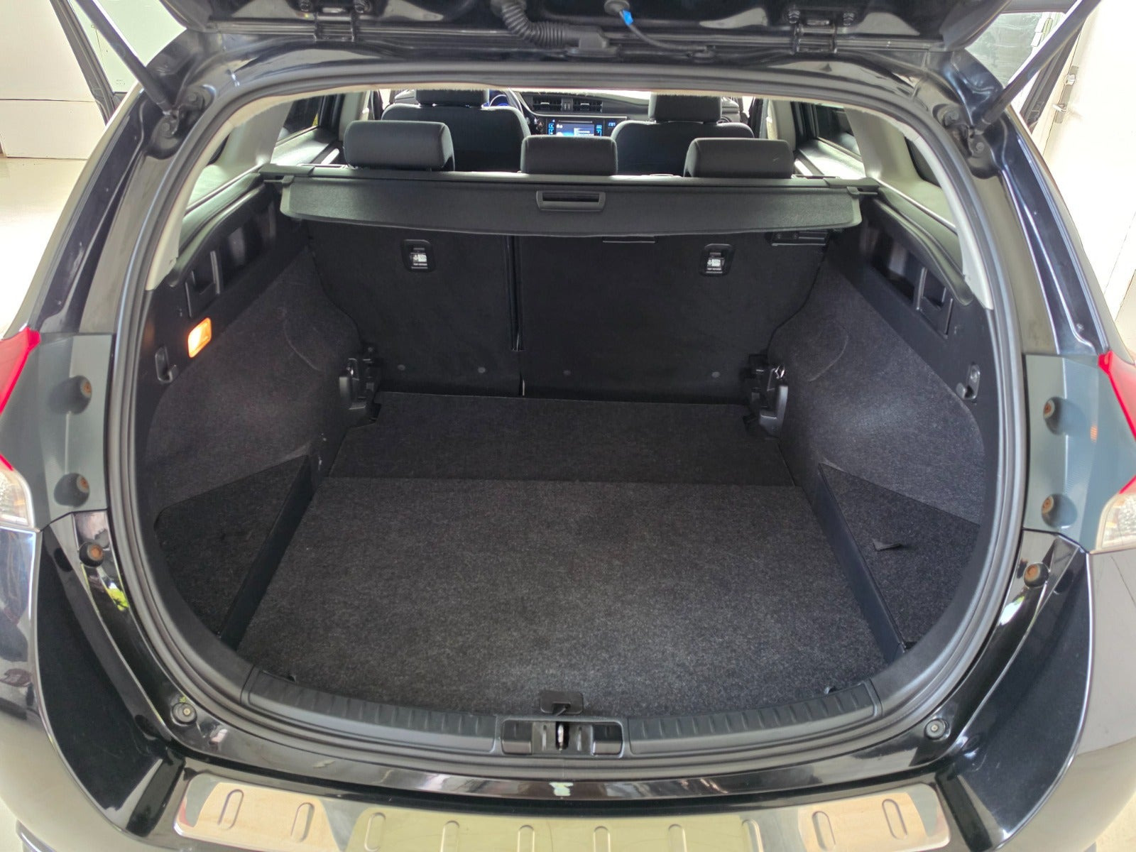 Sort Toyota Auris fra 2015