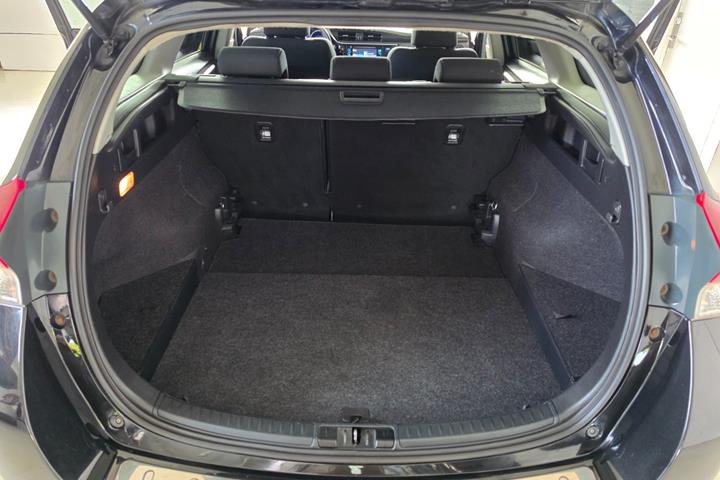 Sort Toyota Auris fra 2015