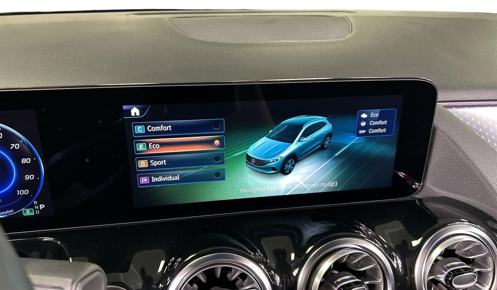Grå Mercedes EQA250+ fra 2025