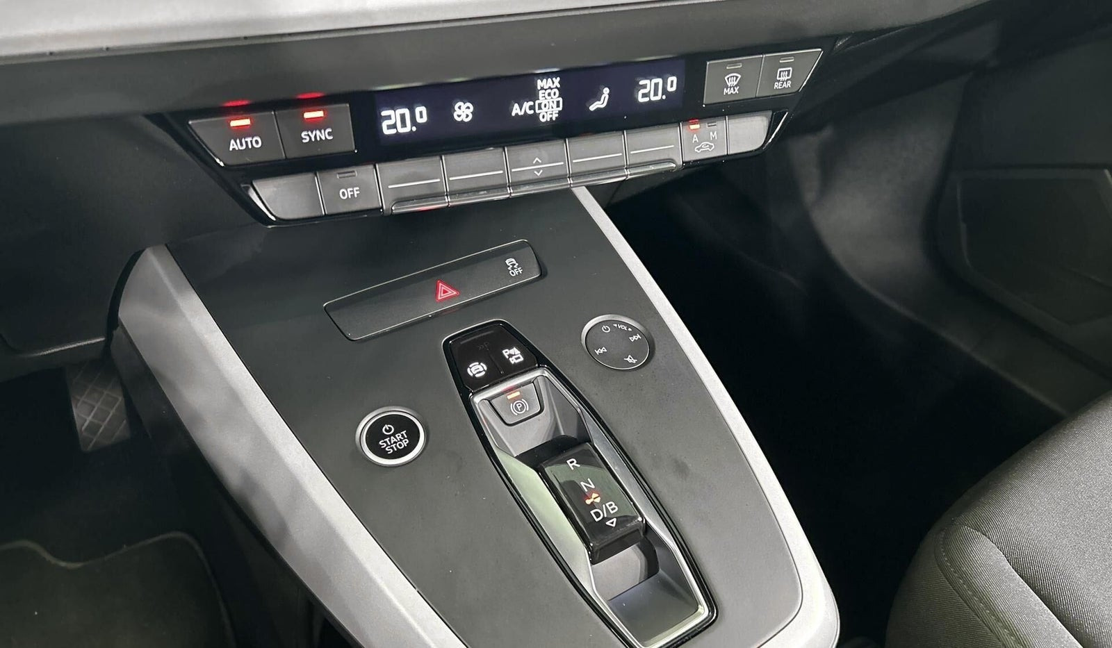 Grå Audi Q4 e-tron fra 2022