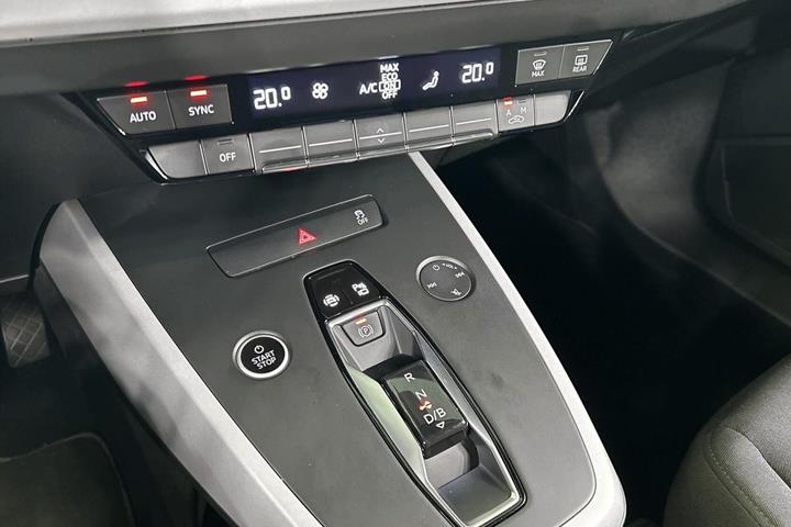 Grå Audi Q4 e-tron fra 2022