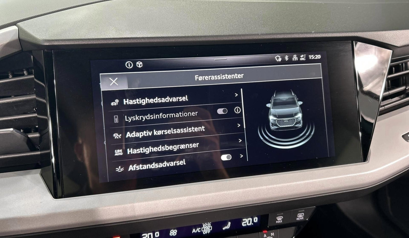 Grå Audi Q4 e-tron fra 2022