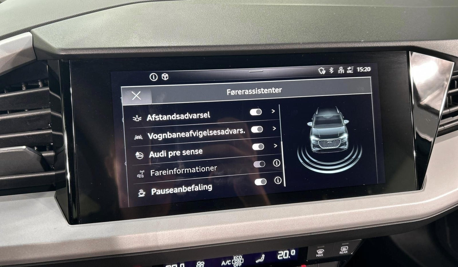 Grå Audi Q4 e-tron fra 2022