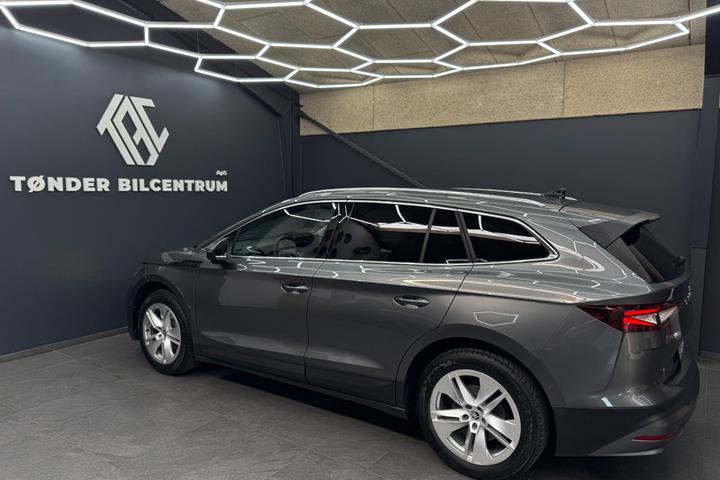 Grå Skoda Enyaq fra 2023