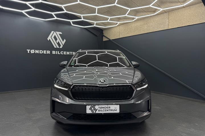 Grå Skoda Enyaq fra 2023