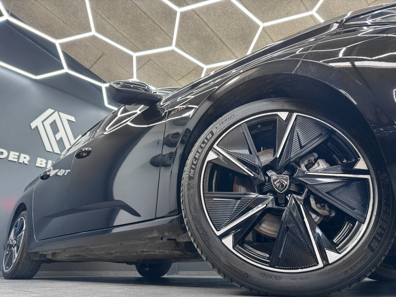 Sort Peugeot E-308 fra 2025