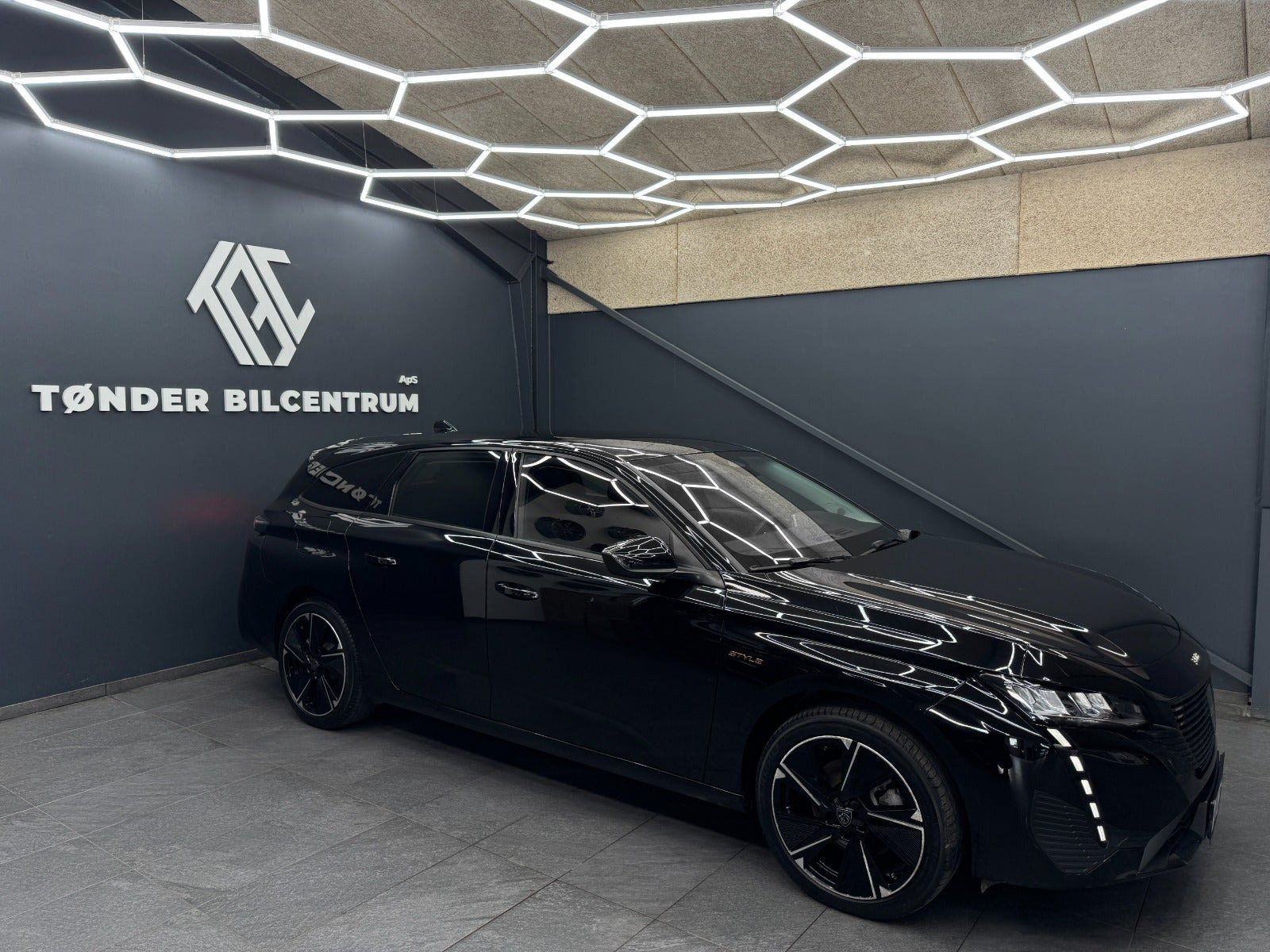 Sort Peugeot E-308 fra 2025