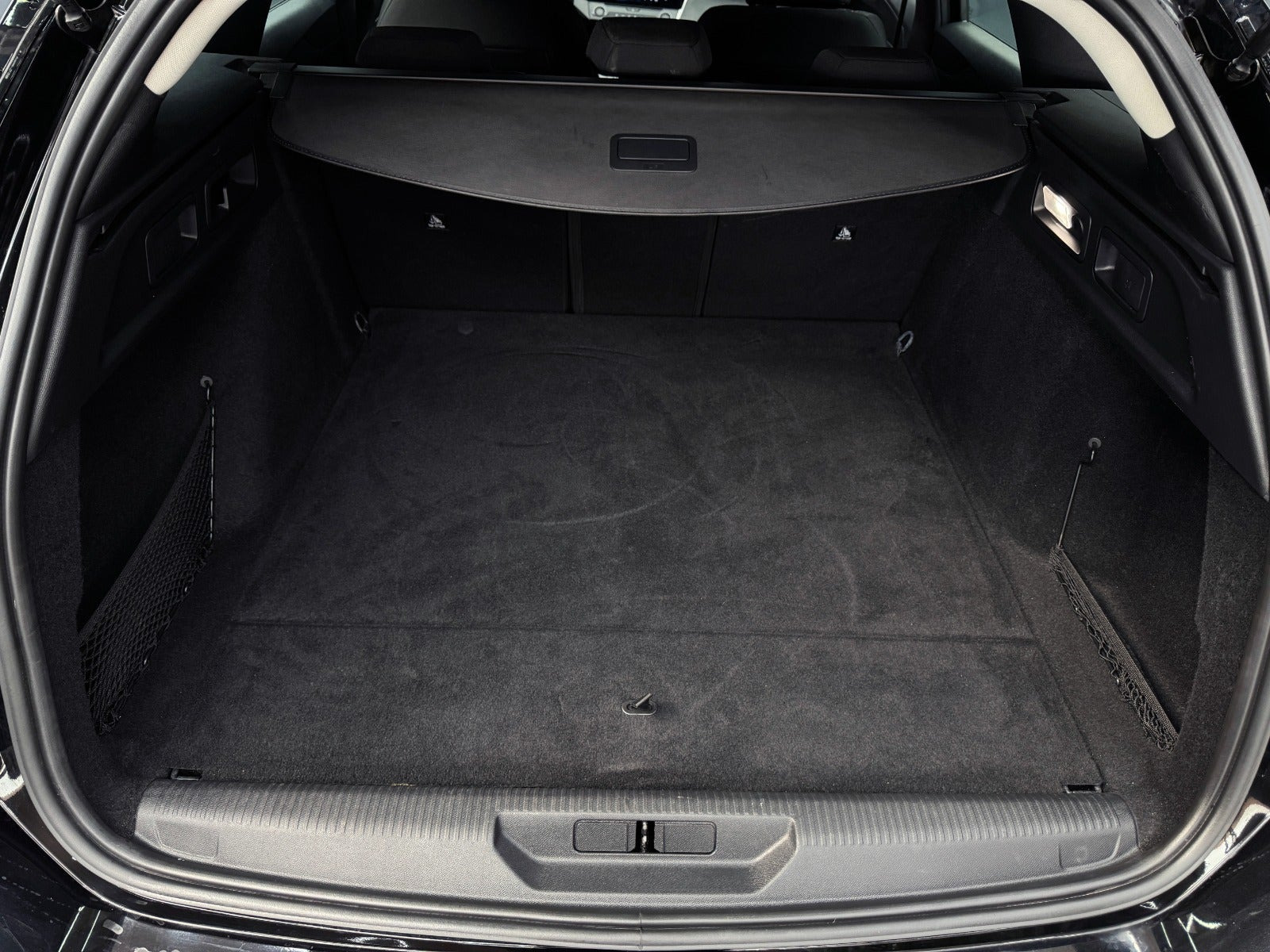 Sort Peugeot E-308 fra 2025