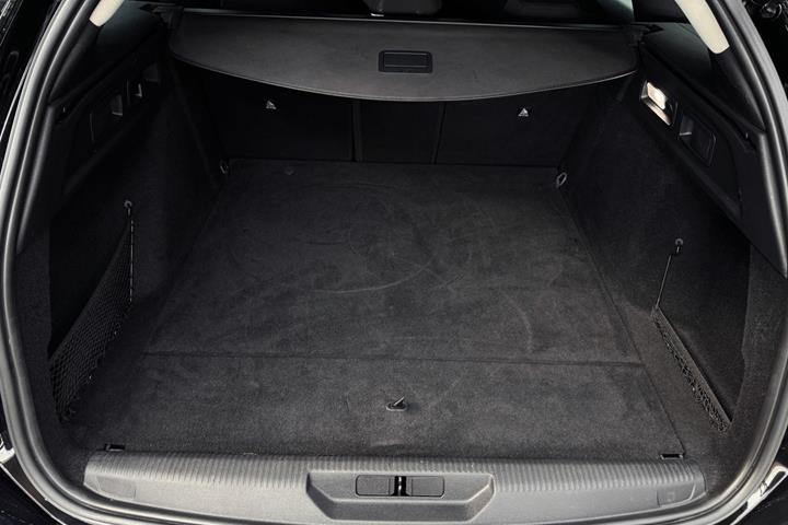 Sort Peugeot E-308 fra 2025