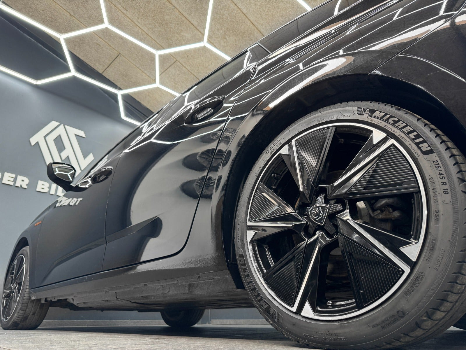 Sort Peugeot E-308 fra 2025
