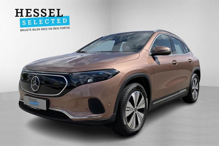 Brun Mercedes EQA250 fra 2023 set udefra