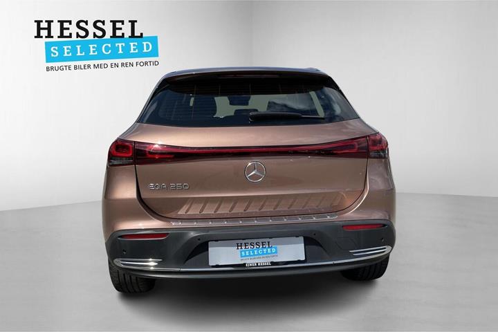 Brun Mercedes EQA250 fra 2023