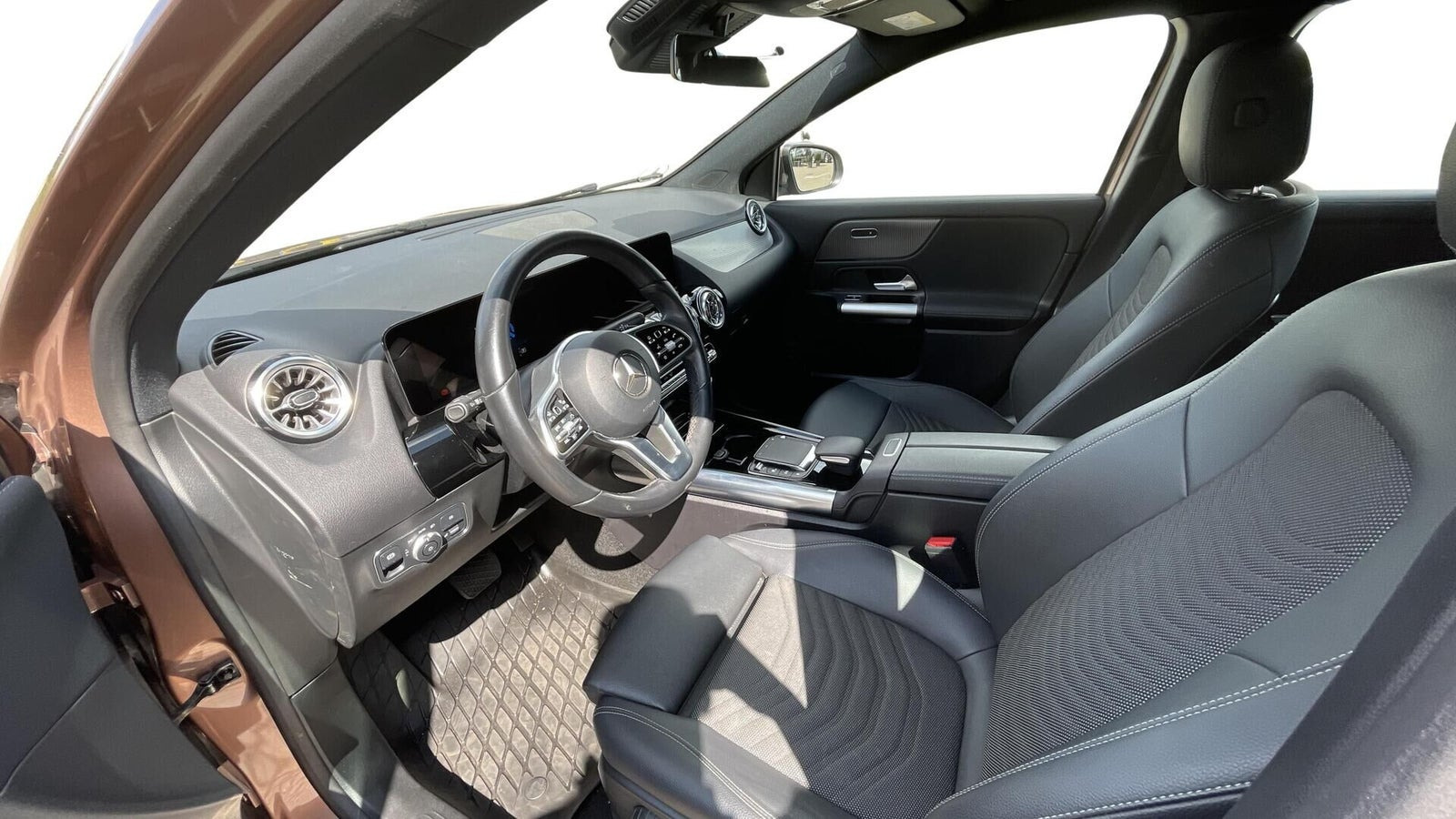 Brun Mercedes EQA250 fra 2023