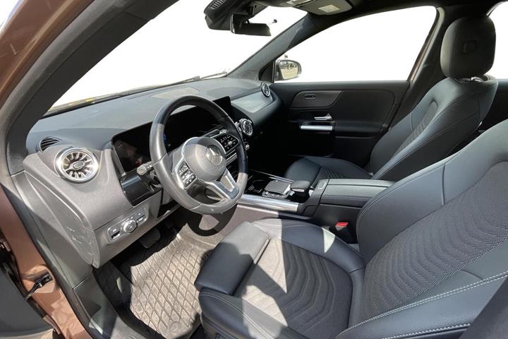 Brun Mercedes EQA250 fra 2023