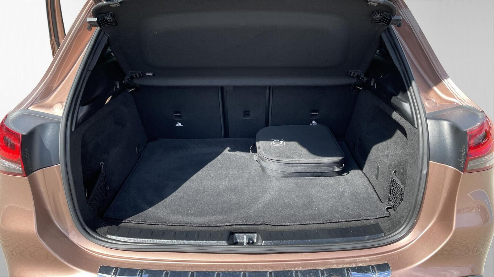 Brun Mercedes EQA250 fra 2023