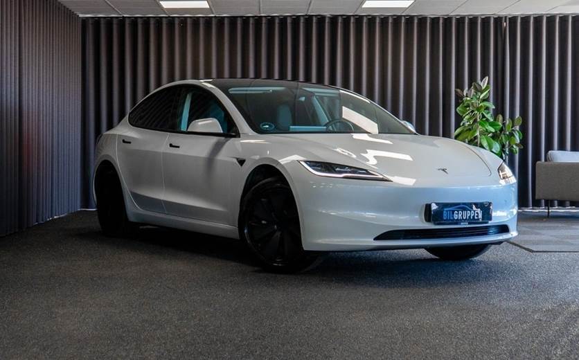 Tesla Model 3 RWD