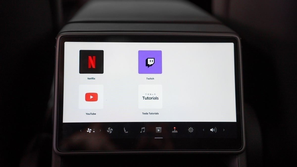 Hvid Tesla Model 3 fra 2024
