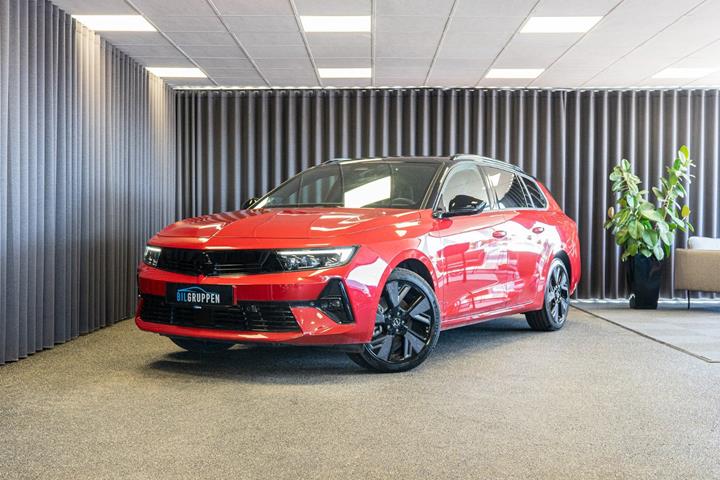 Rød Opel Astra-e fra 2024