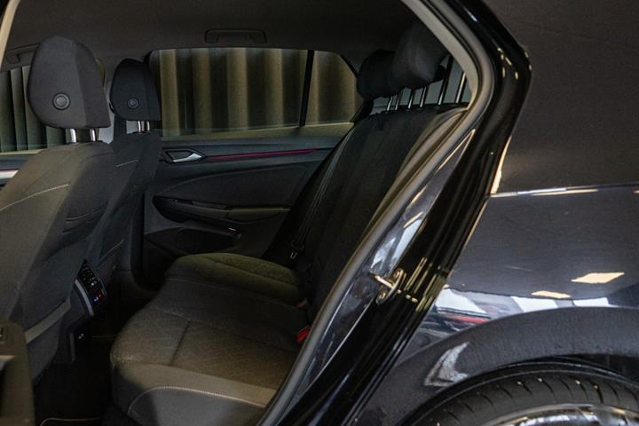 Sort VW Golf VIII fra 2024