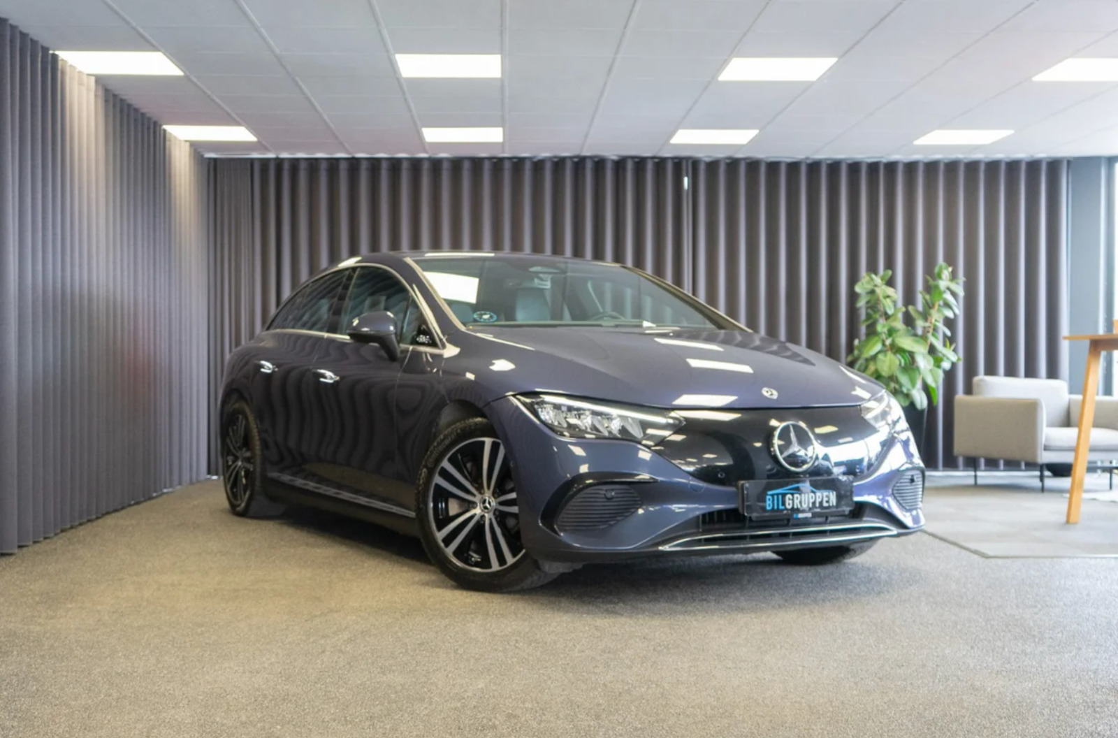 Mercedes EQE300