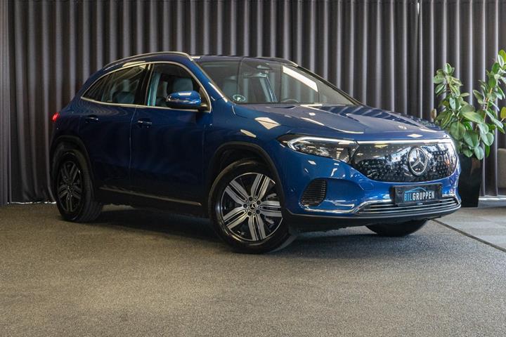 Blå Mercedes EQA250+ fra 2024