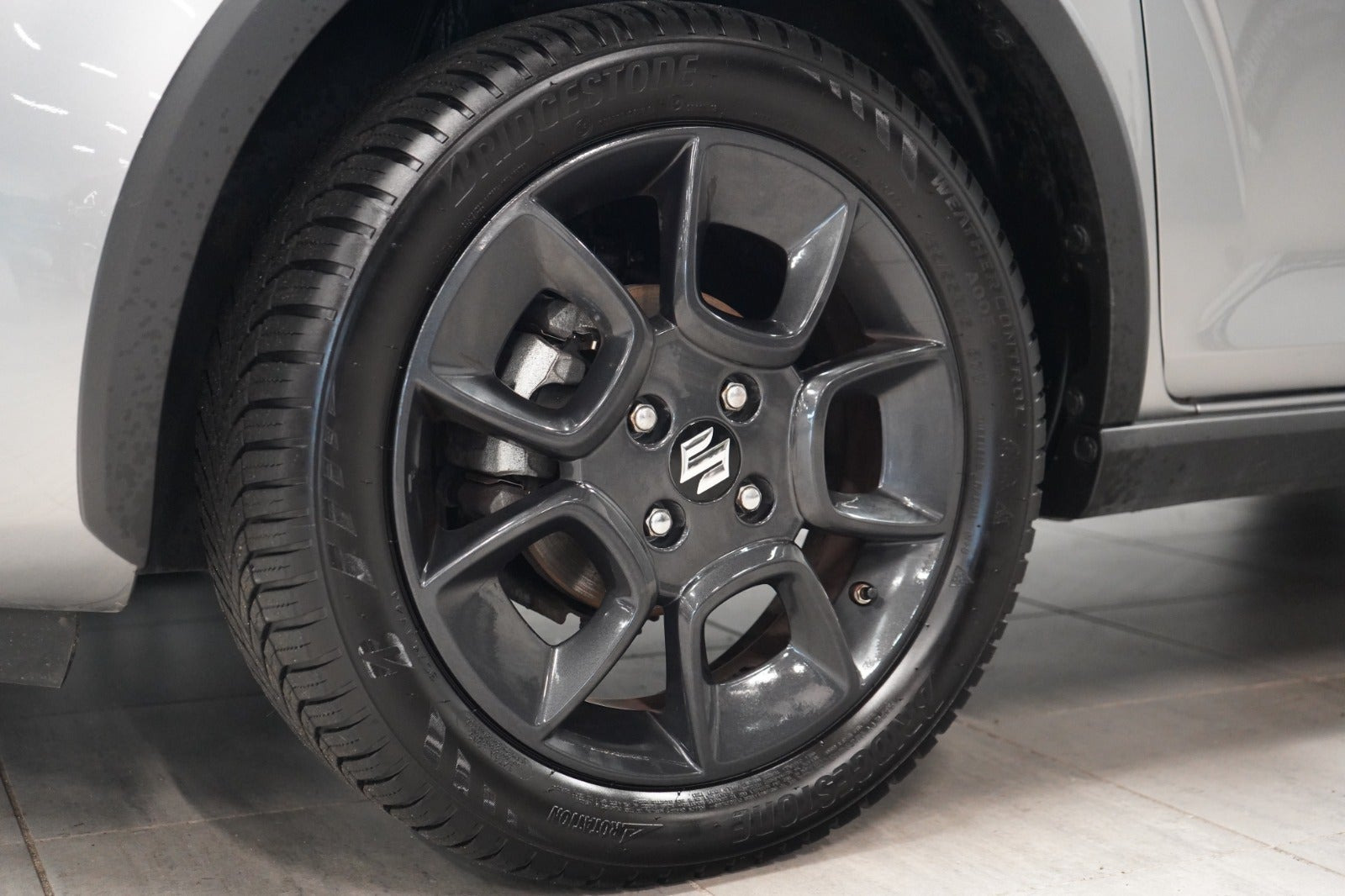 Grå Suzuki Ignis fra 2020