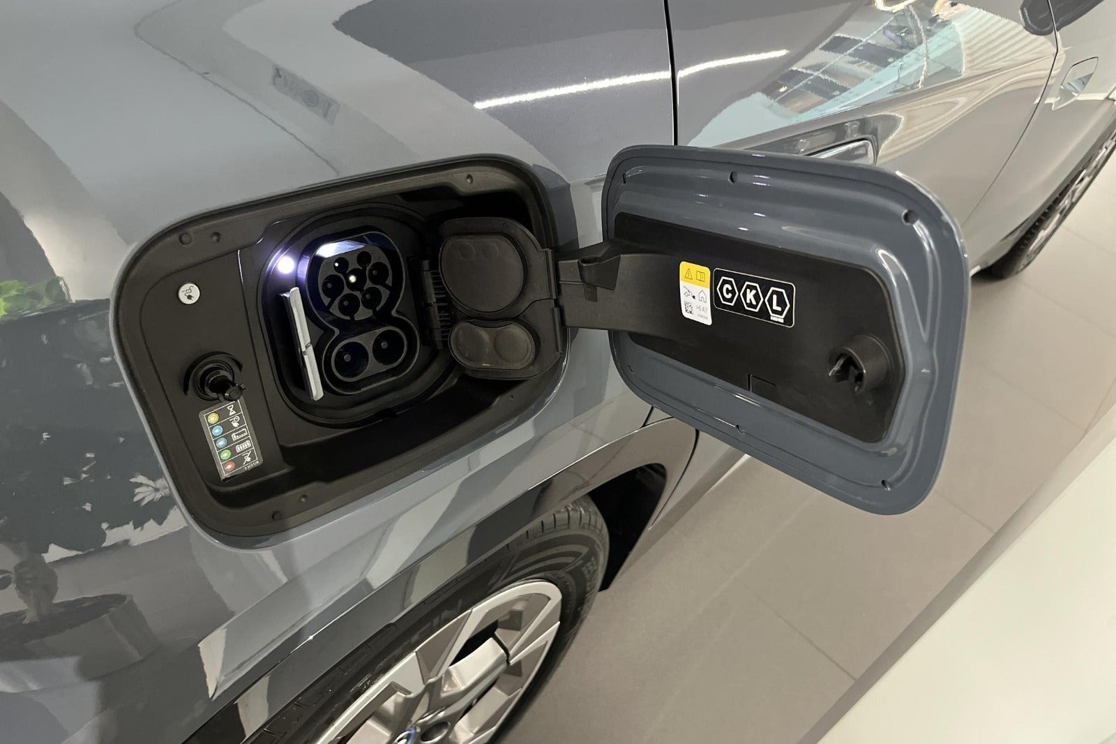 Grå BMW iX1 fra 2023