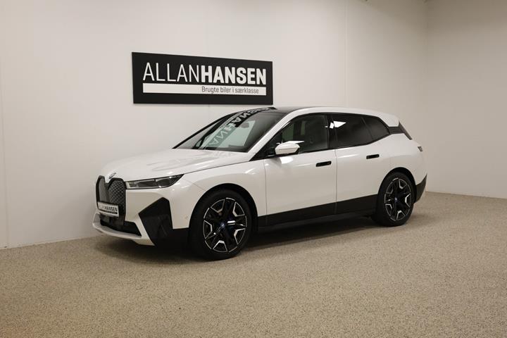 Hvid BMW iX fra 2023