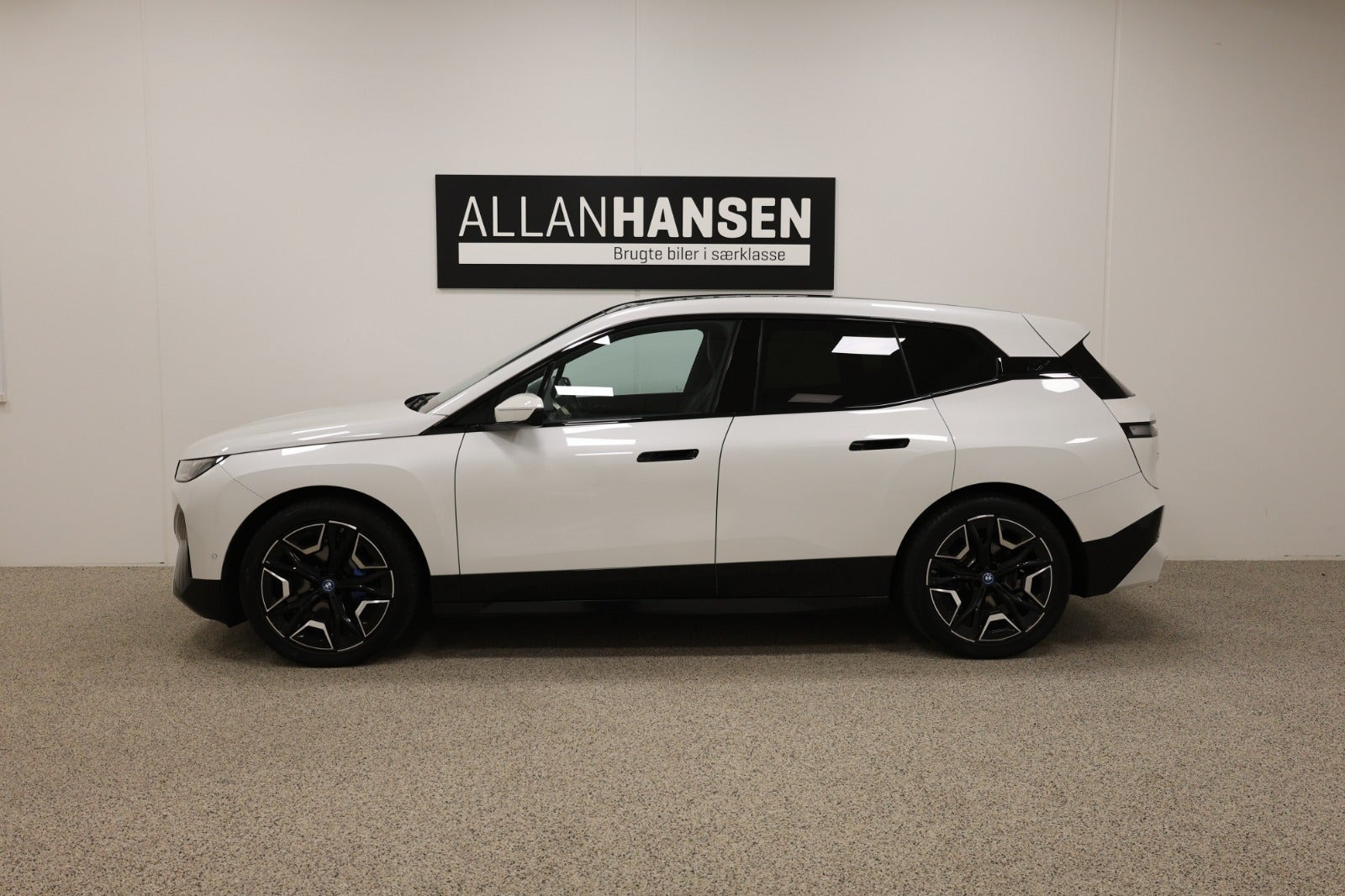 Hvid BMW iX fra 2023