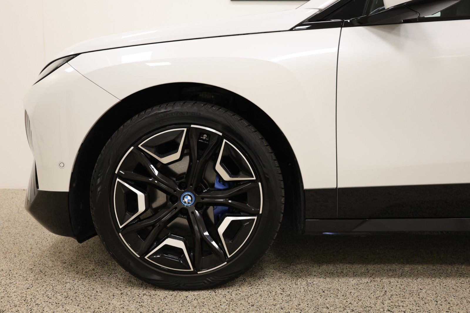 Hvid BMW iX fra 2023