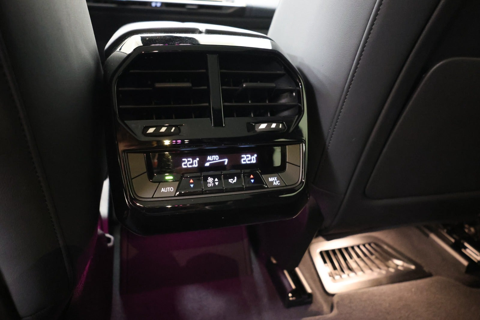 Hvid BMW iX fra 2023