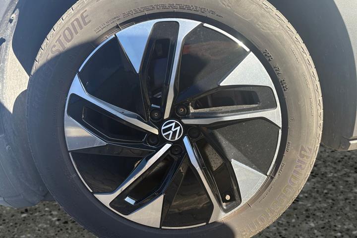 Hvid VW ID.4 fra 2023