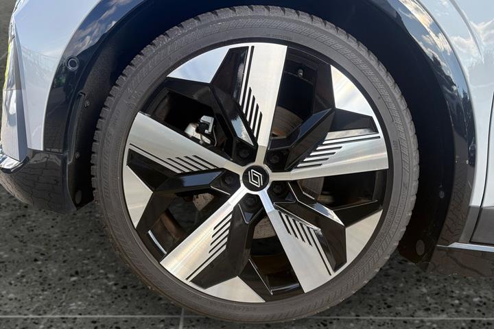 Grå Renault Megane E-Tech fra 2022