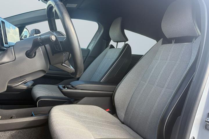 Grå Renault Megane E-Tech fra 2022