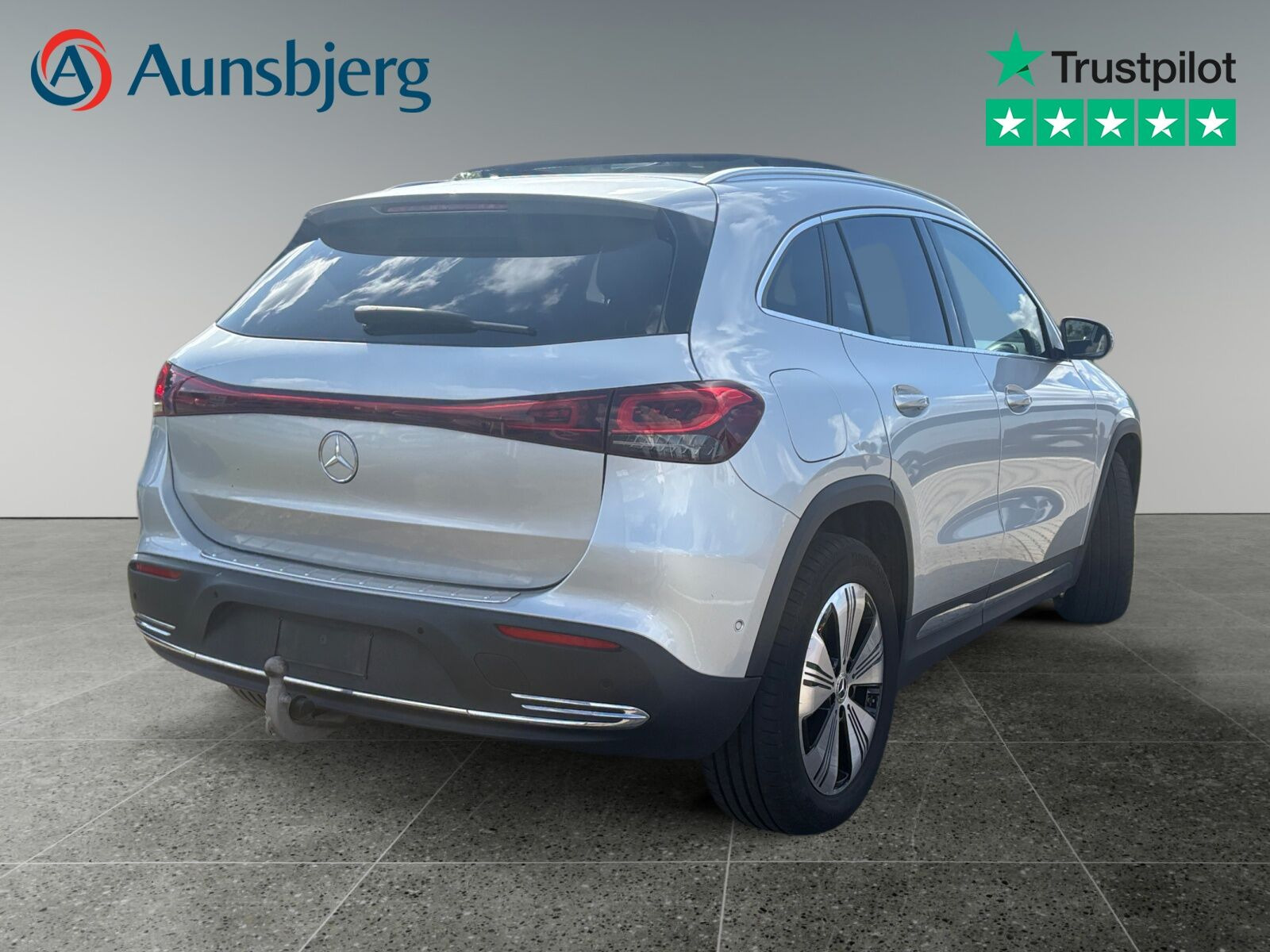 Sølv Mercedes EQA250+ fra 2023