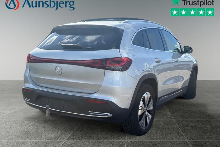 Sølv Mercedes EQA250+ fra 2023