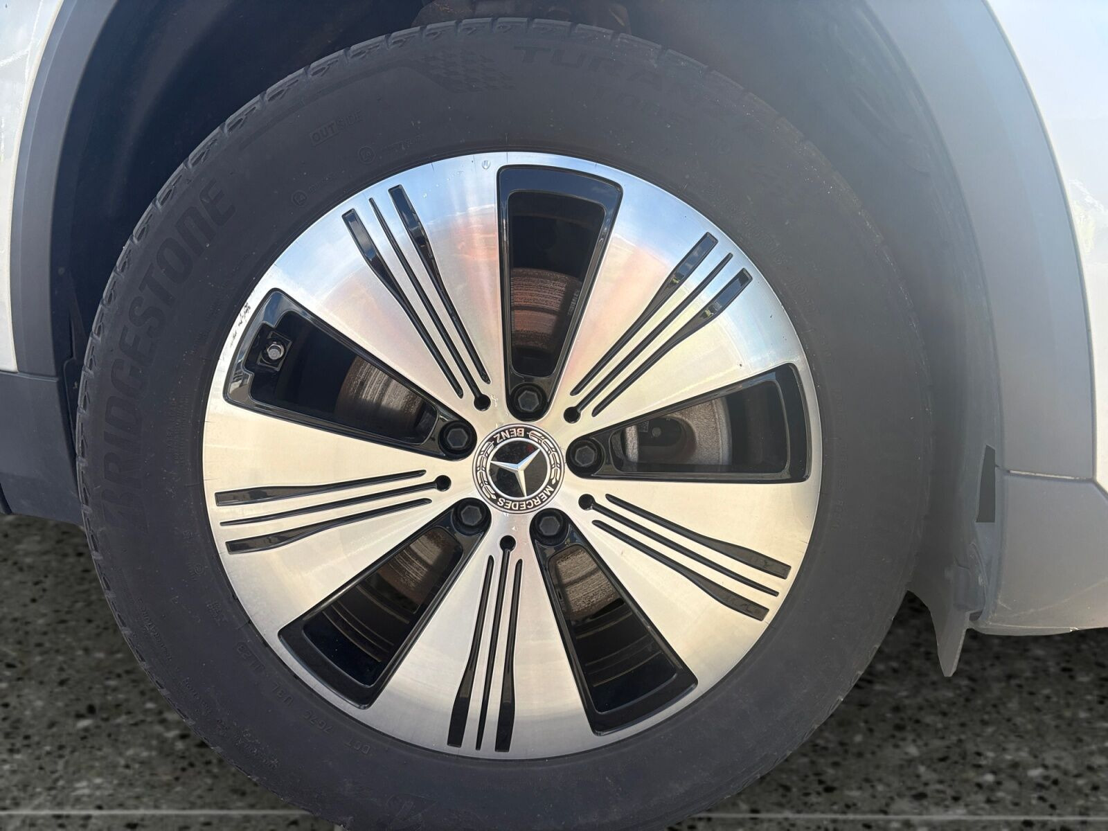 Sølv Mercedes EQA250+ fra 2023