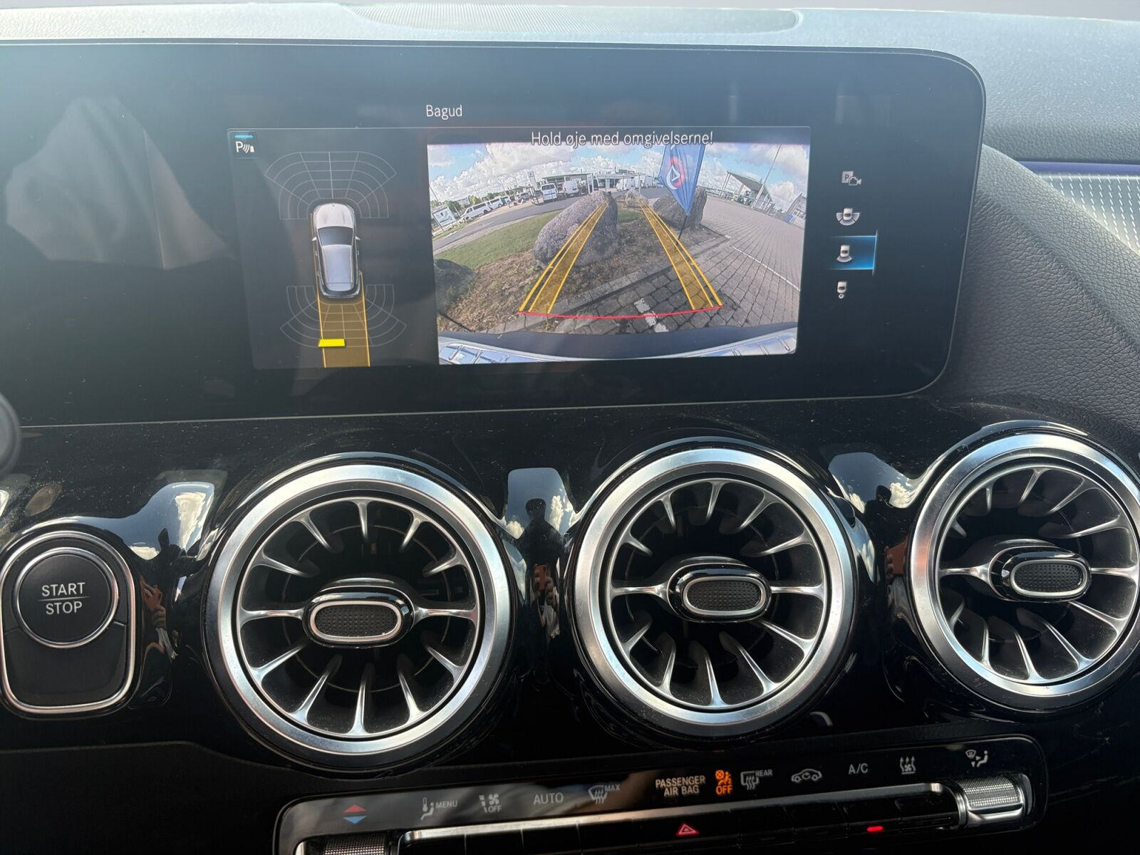 Sølv Mercedes EQA250+ fra 2023