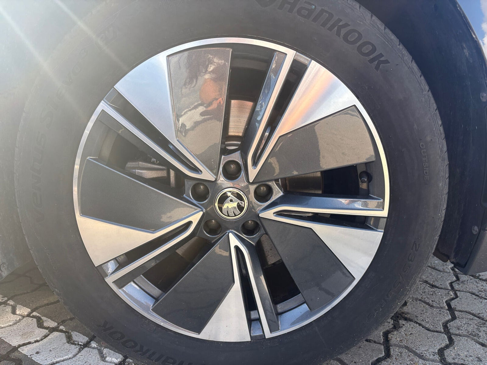 Sort Skoda Enyaq fra 2024