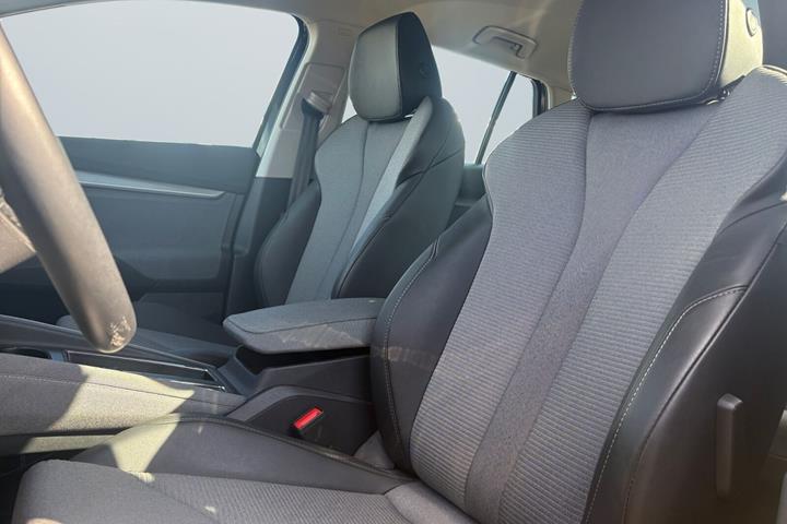 Sort Skoda Enyaq fra 2024