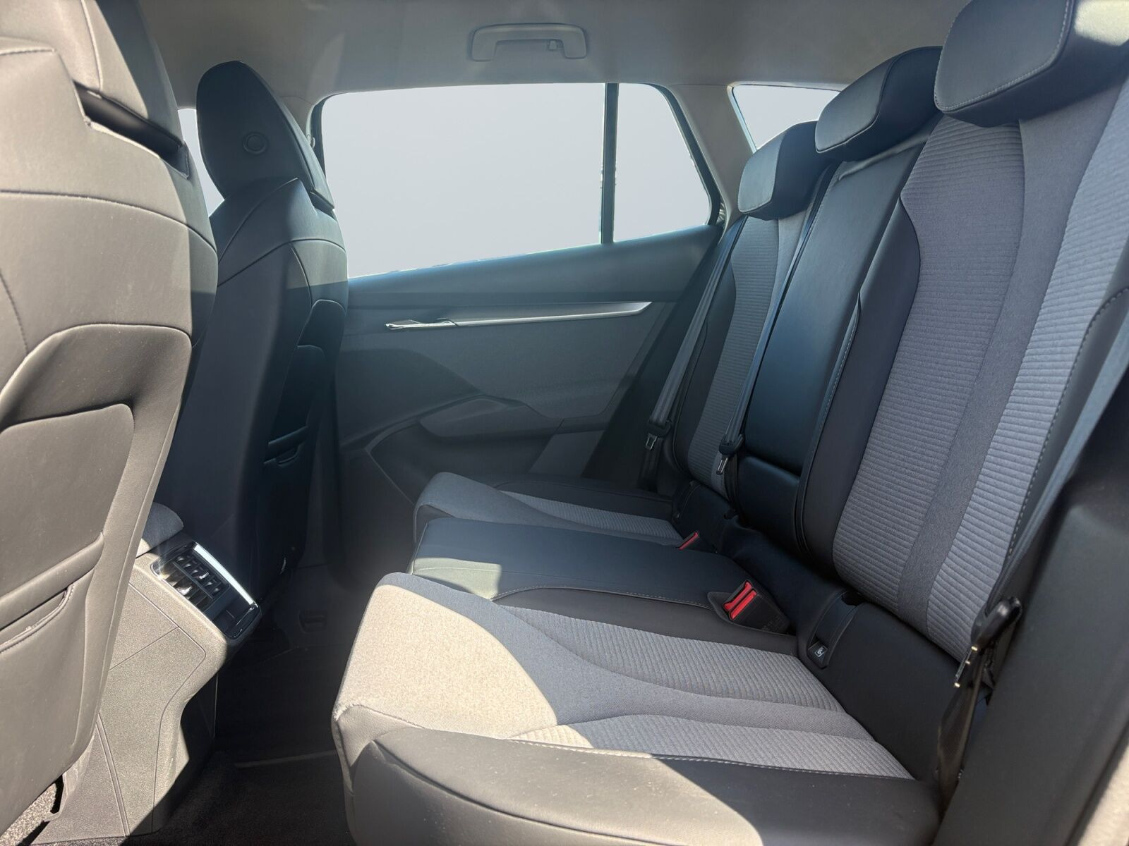 Sort Skoda Enyaq fra 2024